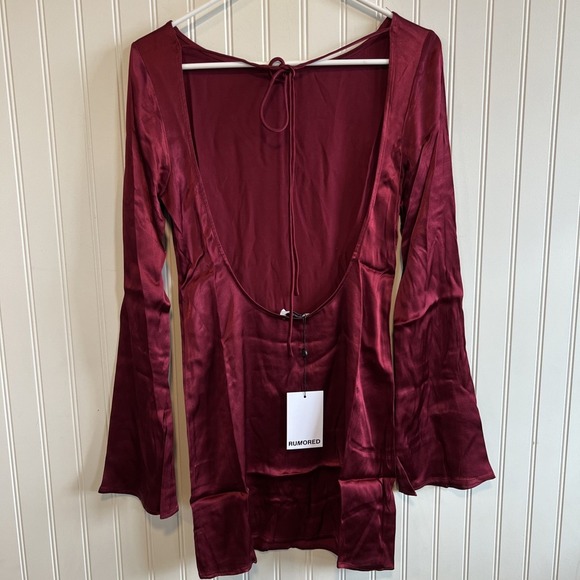 Rumored Dress Women XS Sweet Talker Mini Dress Merlot NWT  Bell Sleeve Open Back - Picture 4 of 9